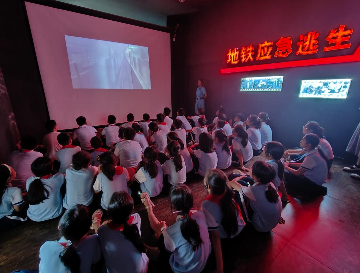 地鐵應急逃生體驗